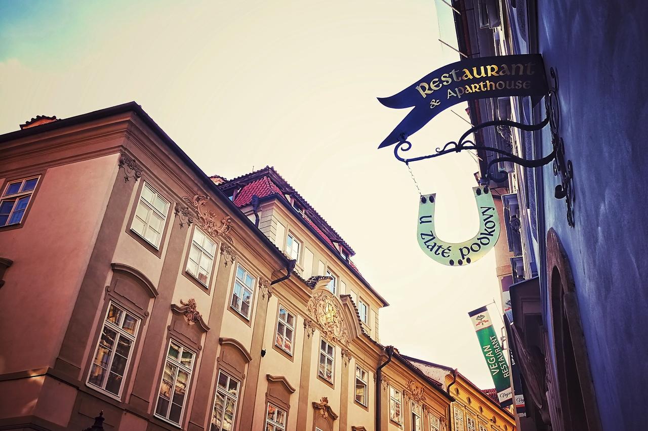 U Zlate Podkovy - At The Golden Horseshoe ปราก ภายนอก รูปภาพ